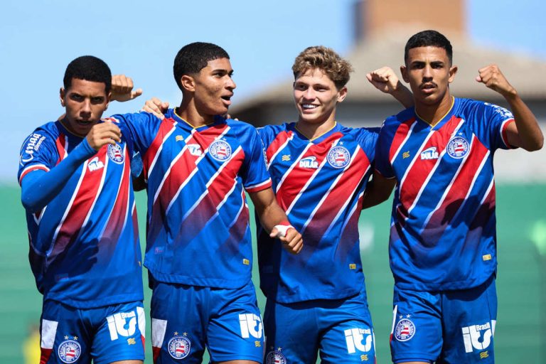 time sub-17 do bahia comemora gol