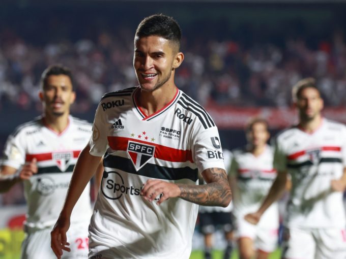 rodrigo nestor, alvo do bahia, em campo pelo são paulo